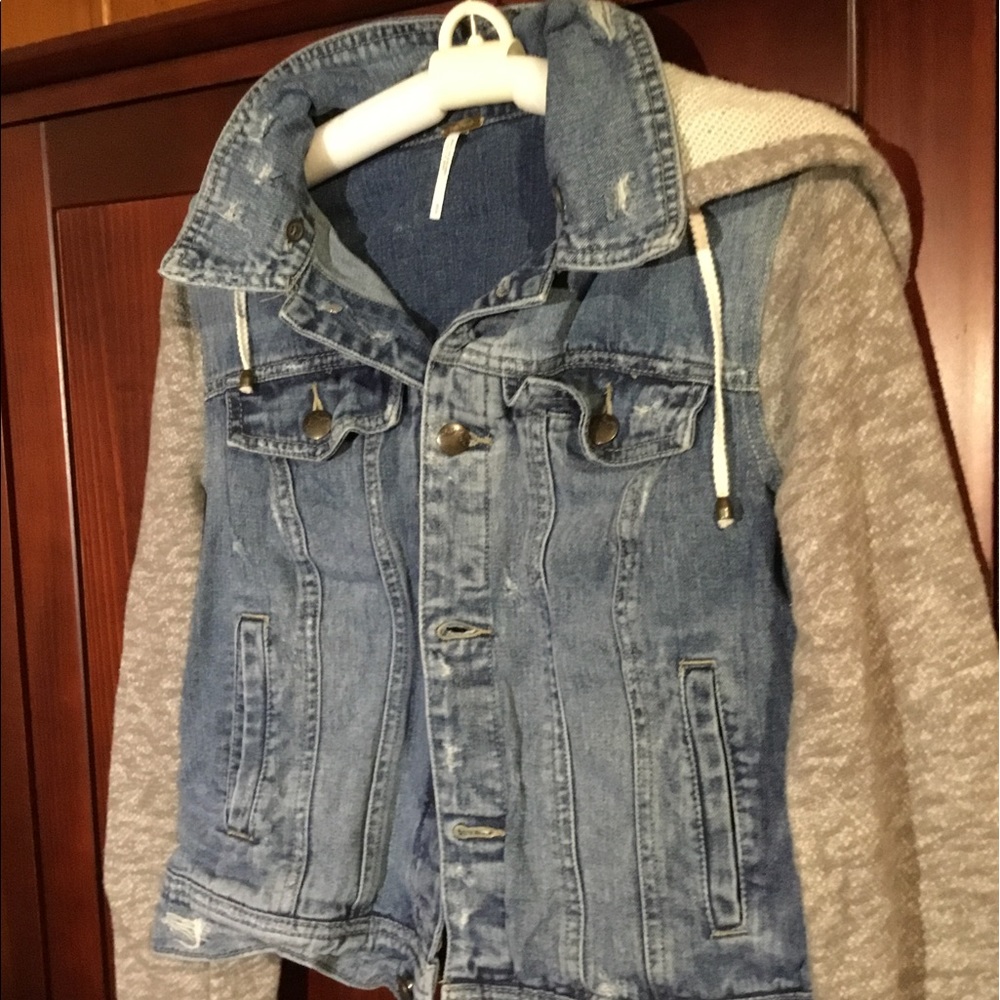 FREE PEOPLE Distressed Denim Jacket W/ Removable Hood~Small~Pre-Owned